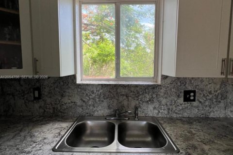 Condo in Miami, Florida, 2 bedrooms  № 2186771 - photo 15