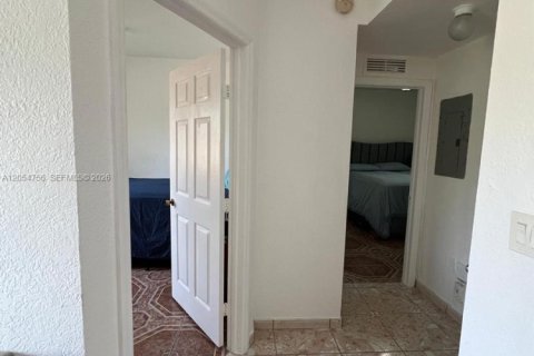 Condo in Miami, Florida, 2 bedrooms  № 2186771 - photo 22