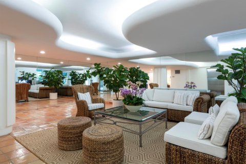 Condo in Palm Beach, Florida, 1 bedroom  № 913742 - photo 1
