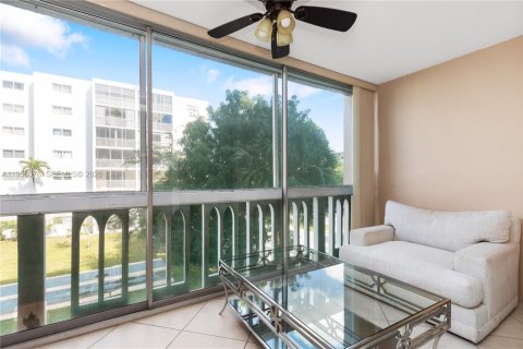 Снять в аренду кондоминиум в Халландейл-Бич, Флорида 2 спальни, 101.45м2, № 2080331 - фото 27