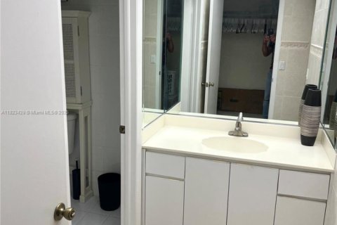 Купить кондоминиум в Майами, Флорида 2 спальни, 91.32м2, № 1792547 - фото 12