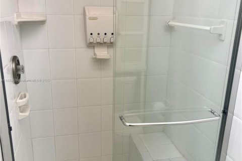 Купить кондоминиум в Майами, Флорида 2 спальни, 91.32м2, № 1792547 - фото 11