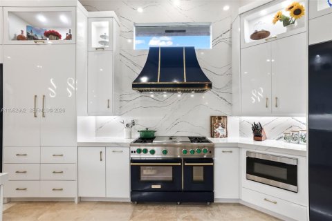 Купить виллу или дом в Плантация, Флорида 9 комнат, 357.67м2, № 2007584 - фото 17