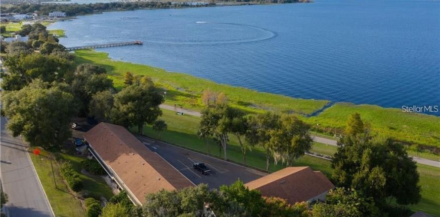 Condominio en Clermont, Florida, 2 dormitorios № 1900041