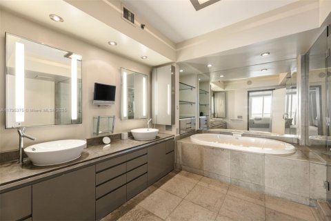 Condominio en venta en Miami Beach, Florida, 3 dormitorios, 200.48 m2 № 1685929 - foto 9