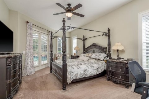 House in New Port Richey, Florida 5 bedrooms, 322.09 sq.m. № 2136641 - photo 28