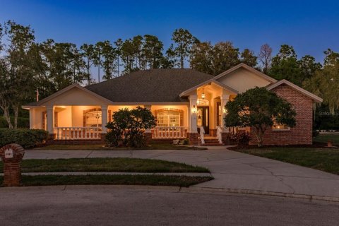 House in New Port Richey, Florida 5 bedrooms, 322.09 sq.m. № 2136641 - photo 6