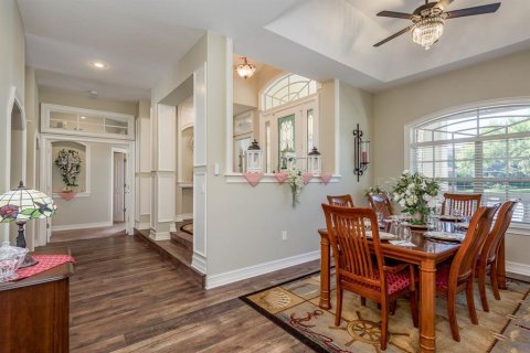 House in New Port Richey, Florida 5 bedrooms, 322.09 sq.m. № 2136641 - photo 15