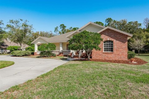 House in New Port Richey, Florida 5 bedrooms, 322.09 sq.m. № 2136641 - photo 3