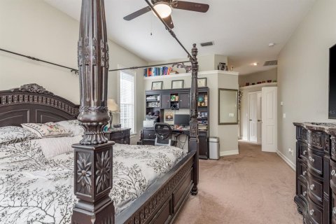 House in New Port Richey, Florida 5 bedrooms, 322.09 sq.m. № 2136641 - photo 29