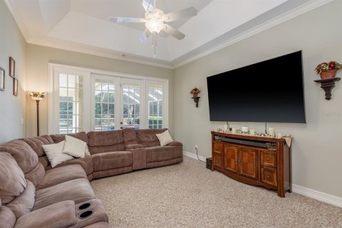 House in New Port Richey, Florida 5 bedrooms, 322.09 sq.m. № 2136641 - photo 12