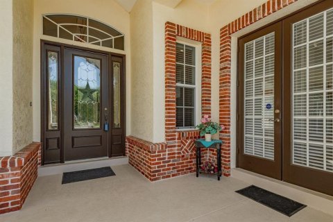 House in New Port Richey, Florida 5 bedrooms, 322.09 sq.m. № 2136641 - photo 8