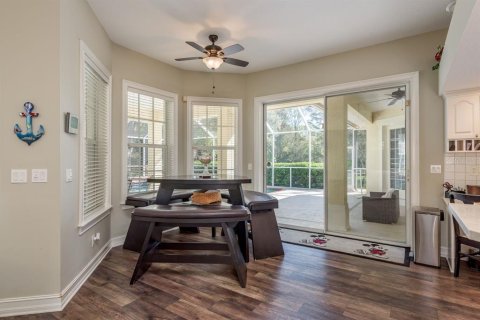 House in New Port Richey, Florida 5 bedrooms, 322.09 sq.m. № 2136641 - photo 21