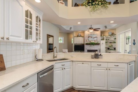 House in New Port Richey, Florida 5 bedrooms, 322.09 sq.m. № 2136641 - photo 26