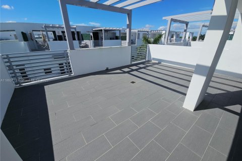 Adosado en alquiler en Doral, Florida, 4 dormitorios, 223.71 m2 № 1933741 - foto 18