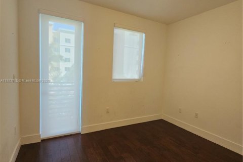 Adosado en alquiler en Doral, Florida, 4 dormitorios, 223.71 m2 № 1933741 - foto 13