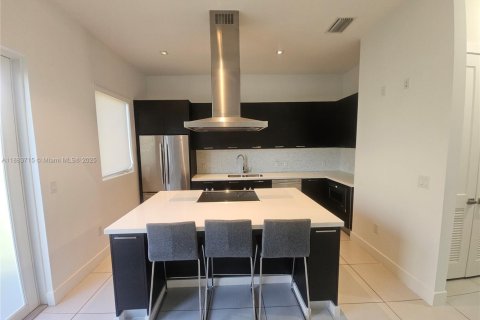 Adosado en alquiler en Doral, Florida, 4 dormitorios, 223.71 m2 № 1933741 - foto 7