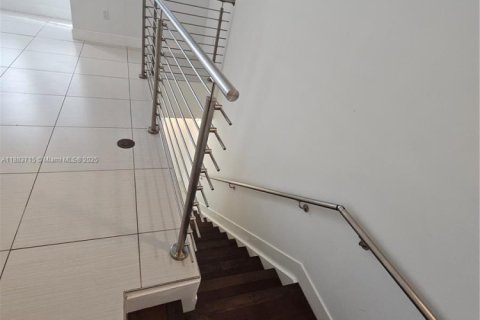 Adosado en alquiler en Doral, Florida, 4 dormitorios, 223.71 m2 № 1933741 - foto 5