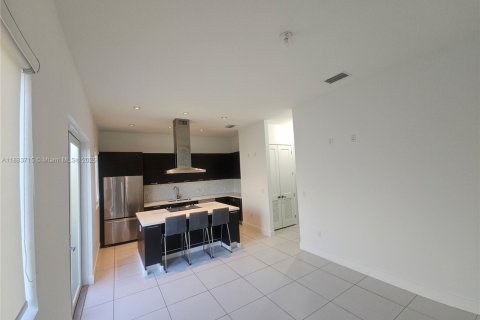Adosado en alquiler en Doral, Florida, 4 dormitorios, 223.71 m2 № 1933741 - foto 8