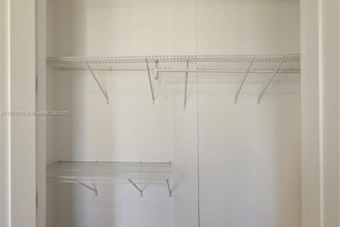 Adosado en alquiler en Doral, Florida, 4 dormitorios, 223.71 m2 № 1933741 - foto 16