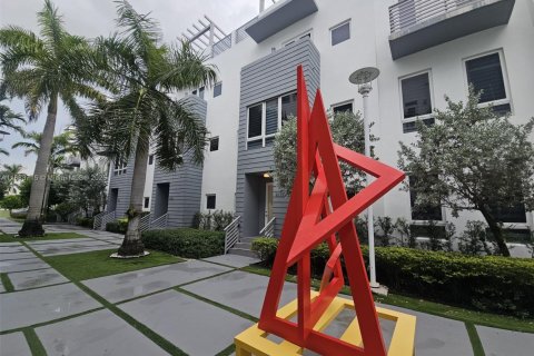 Adosado en alquiler en Doral, Florida, 4 dormitorios, 223.71 m2 № 1933741 - foto 1