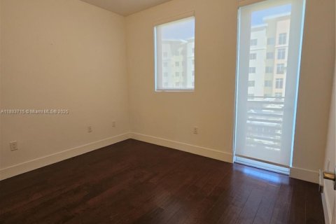 Adosado en alquiler en Doral, Florida, 4 dormitorios, 223.71 m2 № 1933741 - foto 15