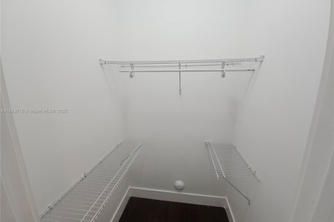 Adosado en alquiler en Doral, Florida, 4 dormitorios, 223.71 m2 № 1933741 - foto 14