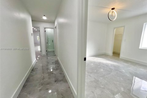 Villa ou maison à vendre à Miami, Floride: 4 chambres, 252.6 m2 № 2042966 - photo 20