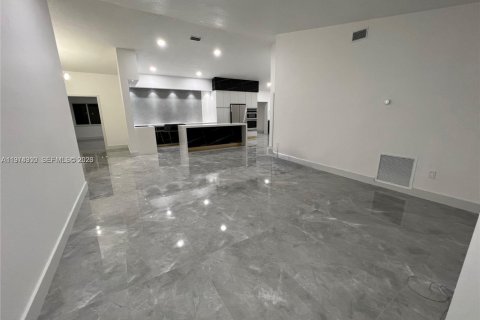 Villa ou maison à vendre à Miami, Floride: 4 chambres, 252.6 m2 № 2042966 - photo 4