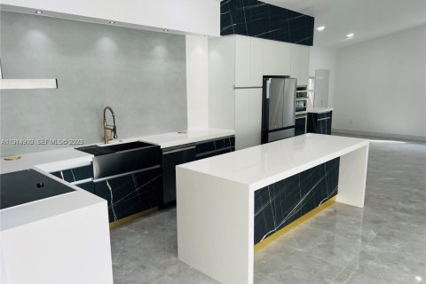 Villa ou maison à vendre à Miami, Floride: 4 chambres, 252.6 m2 № 2042966 - photo 6