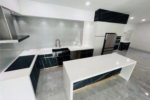 Villa ou maison à vendre à Miami, Floride: 4 chambres, 252.6 m2 № 2042966 - photo 7
