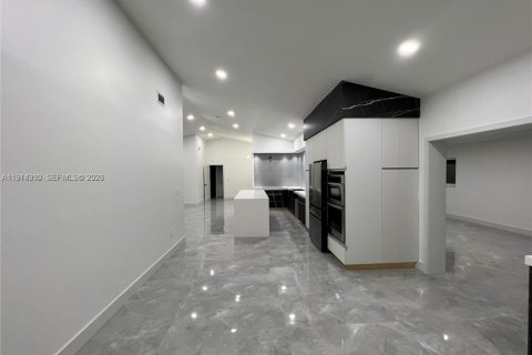 Villa ou maison à vendre à Miami, Floride: 4 chambres, 252.6 m2 № 2042966 - photo 8