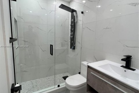 Villa ou maison à vendre à Miami, Floride: 4 chambres, 252.6 m2 № 2042966 - photo 15