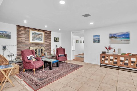 House in Dania Beach, Florida 4 bedrooms, 234.11 sq.m. № 1871368 - photo 11