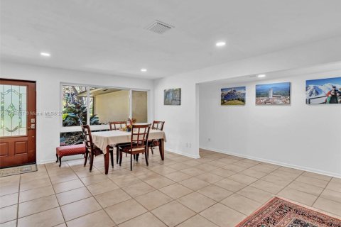 House in Dania Beach, Florida 4 bedrooms, 234.11 sq.m. № 1871368 - photo 14