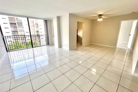 Condominio en alquiler en Sunny Isles Beach, Florida, 1 dormitorio, 71.26 m2 № 1929610 - foto 1