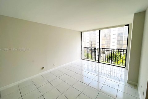 Condominio en alquiler en Sunny Isles Beach, Florida, 1 dormitorio, 71.26 m2 № 1929610 - foto 11