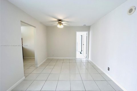 Condominio en alquiler en Sunny Isles Beach, Florida, 1 dormitorio, 71.26 m2 № 1929610 - foto 4