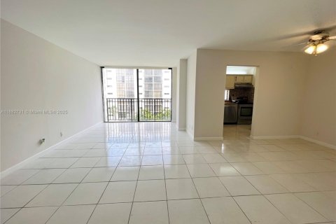 Condo in Sunny Isles Beach, Florida, 1 bedroom  № 1929610 - photo 3