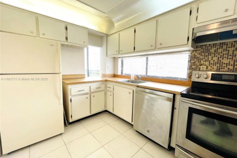 Condominio en alquiler en Sunny Isles Beach, Florida, 1 dormitorio, 71.26 m2 № 1929610 - foto 8