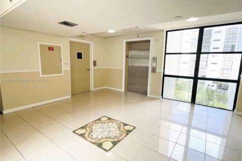 Condominio en alquiler en Sunny Isles Beach, Florida, 1 dormitorio, 71.26 m2 № 1929610 - foto 22