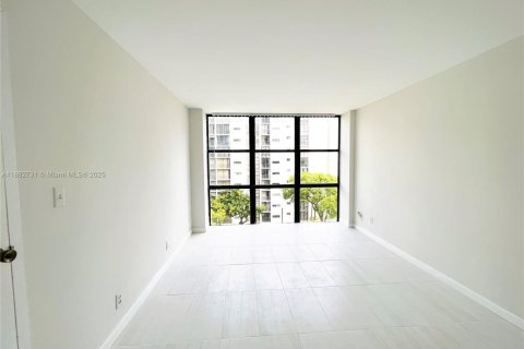 Condominio en alquiler en Sunny Isles Beach, Florida, 1 dormitorio, 71.26 m2 № 1929610 - foto 12