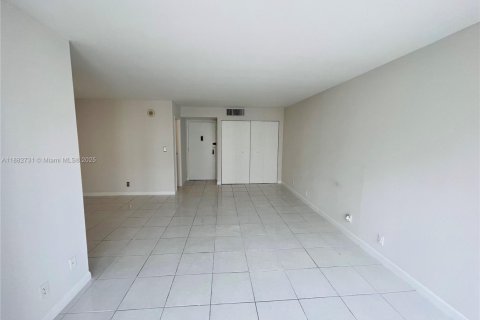 Condominio en alquiler en Sunny Isles Beach, Florida, 1 dormitorio, 71.26 m2 № 1929610 - foto 10