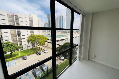 Condominio en alquiler en Sunny Isles Beach, Florida, 1 dormitorio, 71.26 m2 № 1929610 - foto 18
