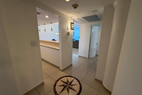 Condo in Sunny Isles Beach, Florida, 1 bedroom  № 2262012 - photo 21