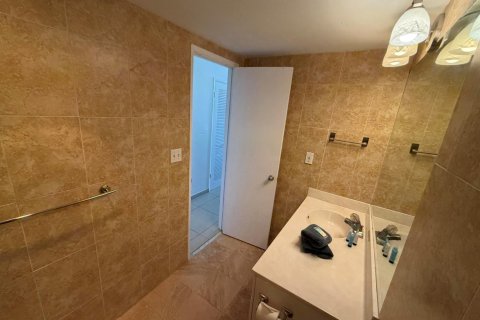 Condo in Sunny Isles Beach, Florida, 1 bedroom  № 2262012 - photo 28