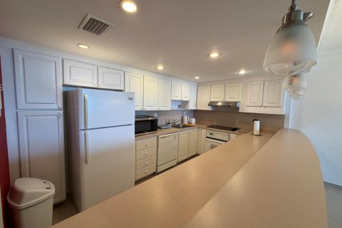 Condo in Sunny Isles Beach, Florida, 1 bedroom  № 2262012 - photo 5