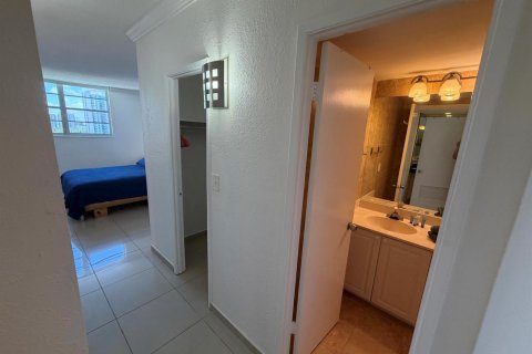 Condo in Sunny Isles Beach, Florida, 1 bedroom  № 2262012 - photo 27