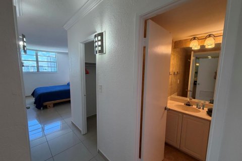 Condo in Sunny Isles Beach, Florida, 1 bedroom  № 2262012 - photo 26
