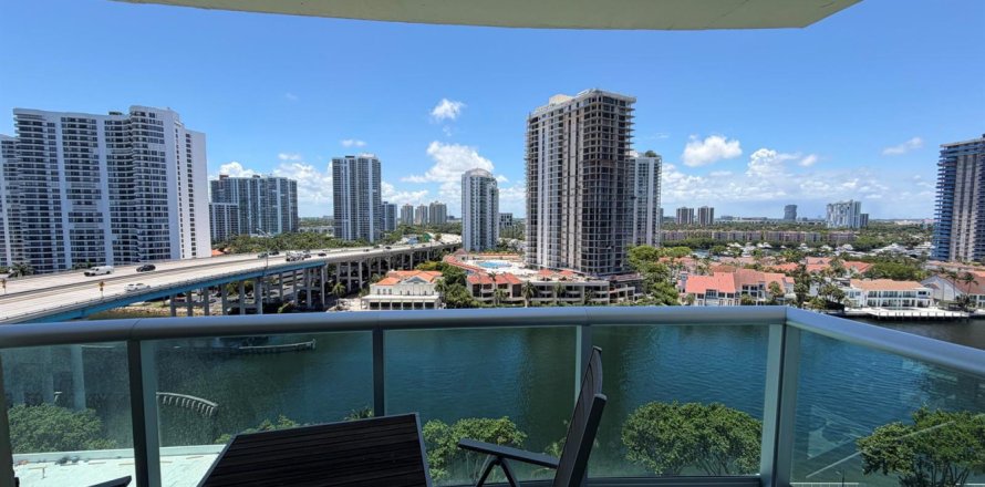 Condo in Sunny Isles Beach, Florida, 1 bedroom  № 2262012